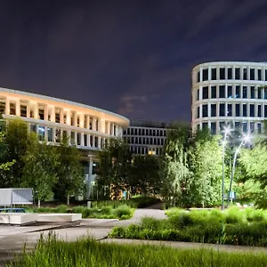 מלון Sound Garden Airport, ורשה